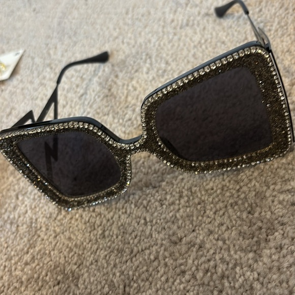 Elegant Black Rhinestone Sunglasses - Picture 5 of 6